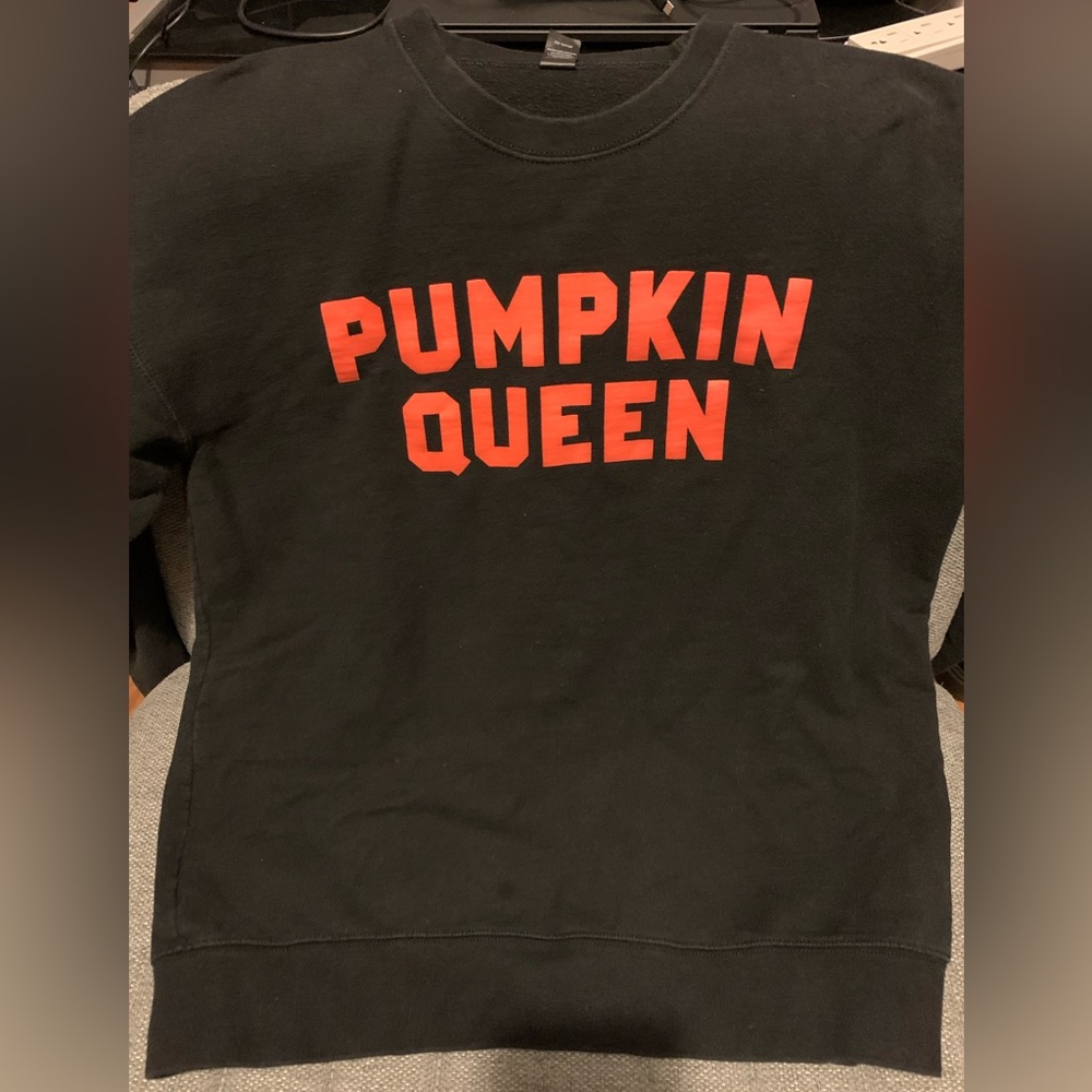 Pumpkin Queen crewneck medium